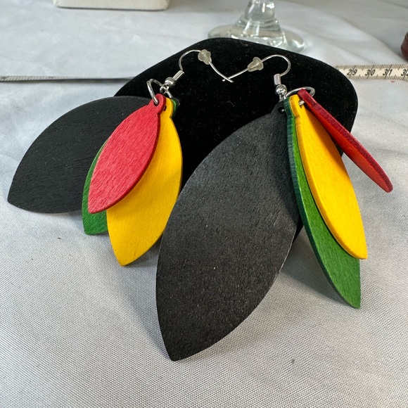 Island vibe colorful wooden earrings - Picture 5 of 5